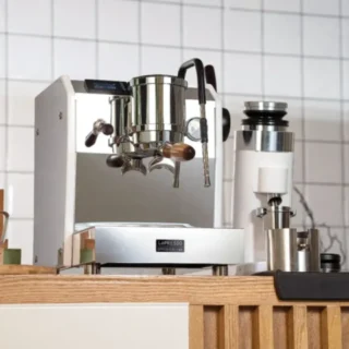 Lepresso espresso eccellenza commercial coffee machine with motion sensor-white product image — product view 3